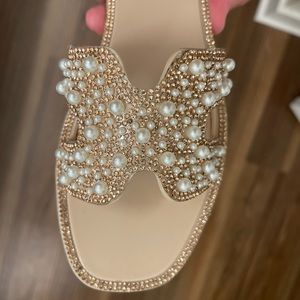 NWOT Steve Madden pearl and gemstone embellished sandals